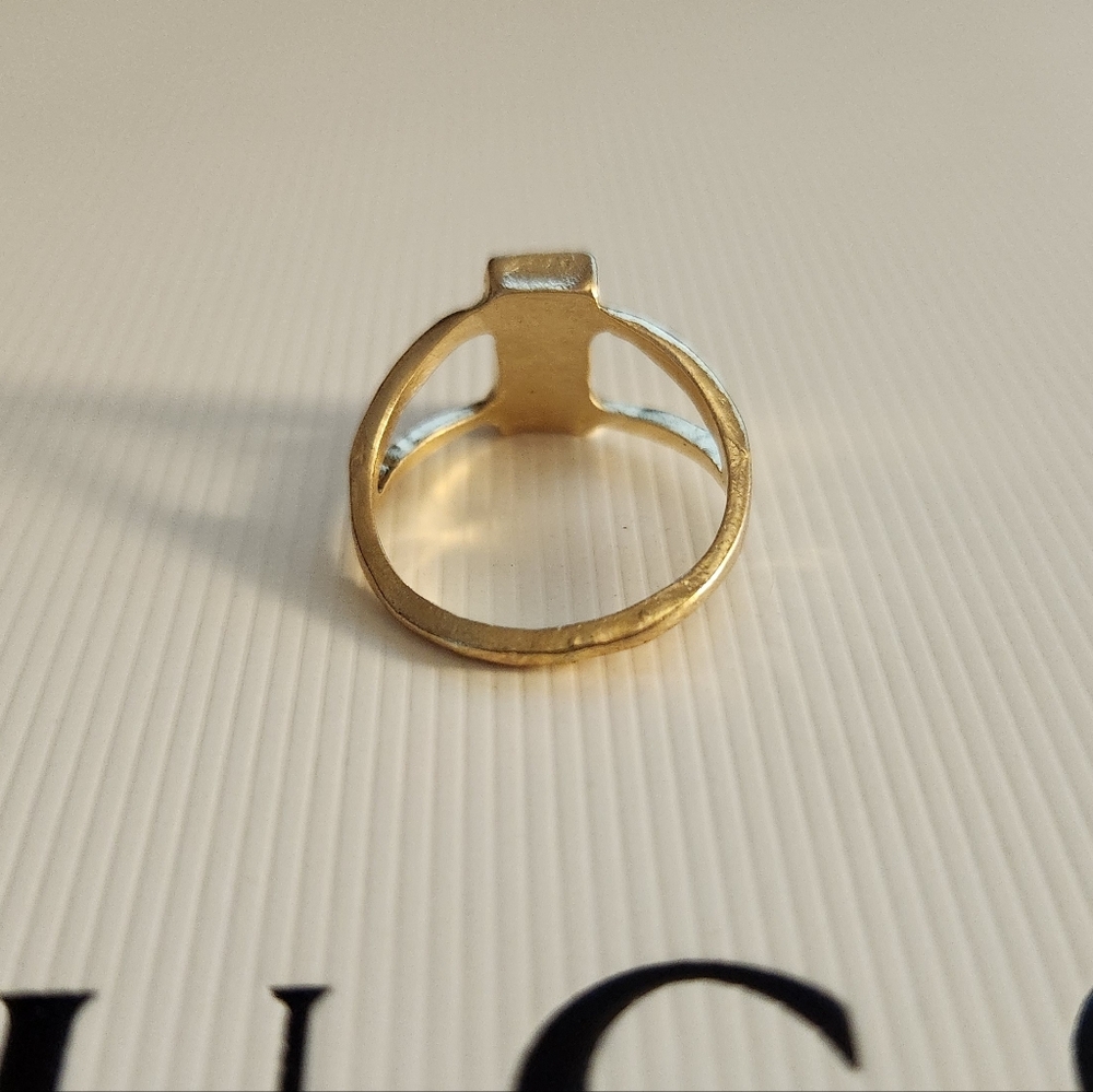 🔷️ Gold and White Rectangle Statement Ring Size 7 NWT - Picture 2 of 3